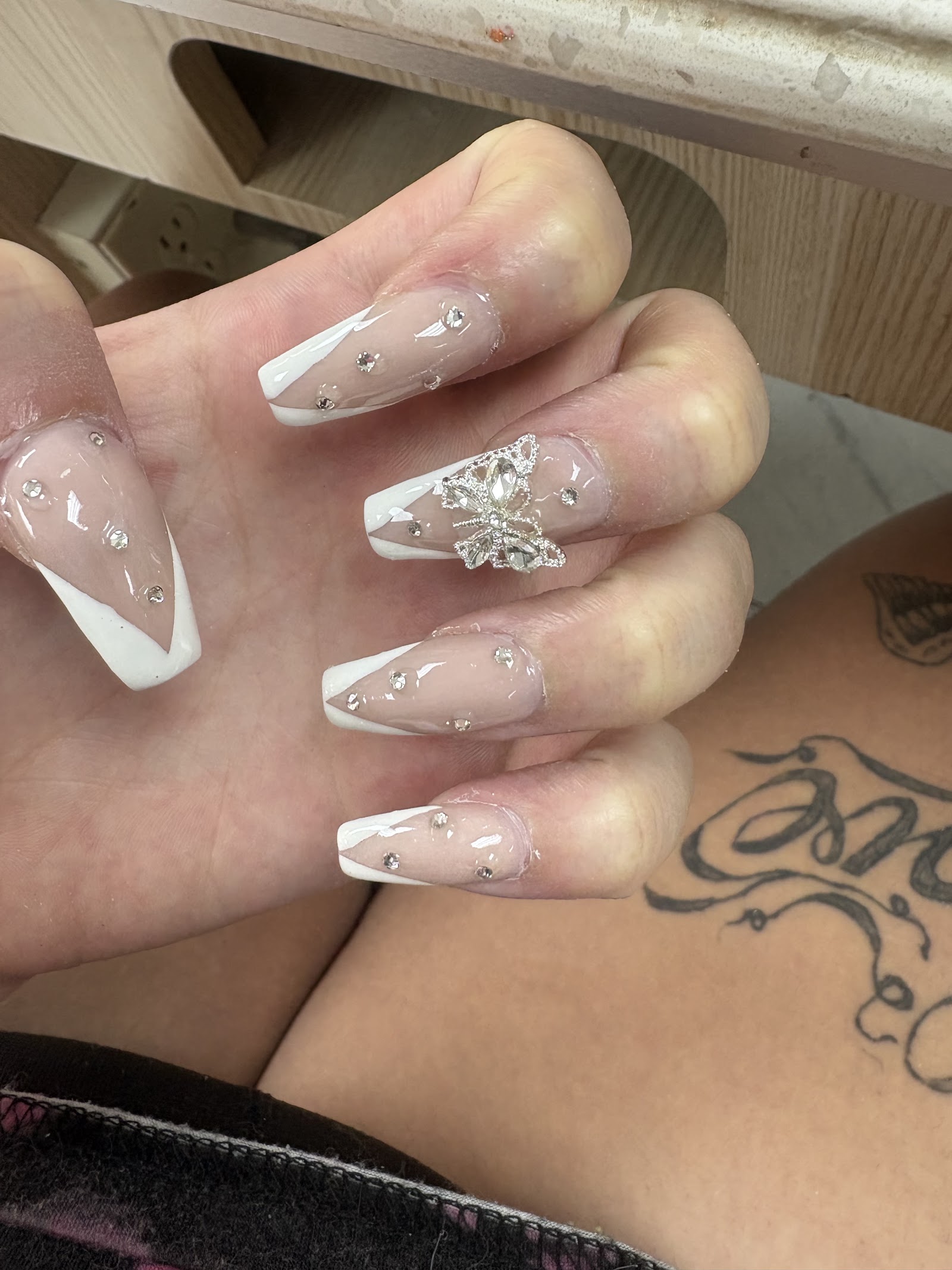 90 Nails logo